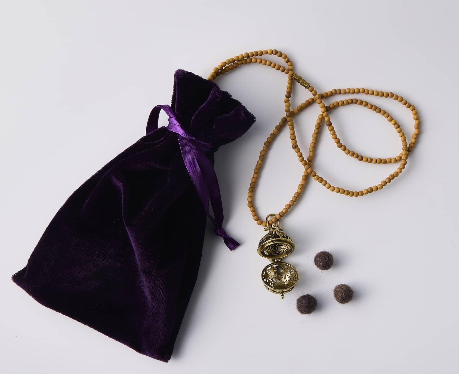 Saint & Sage Scented Pendant and Sandalwood Necklace