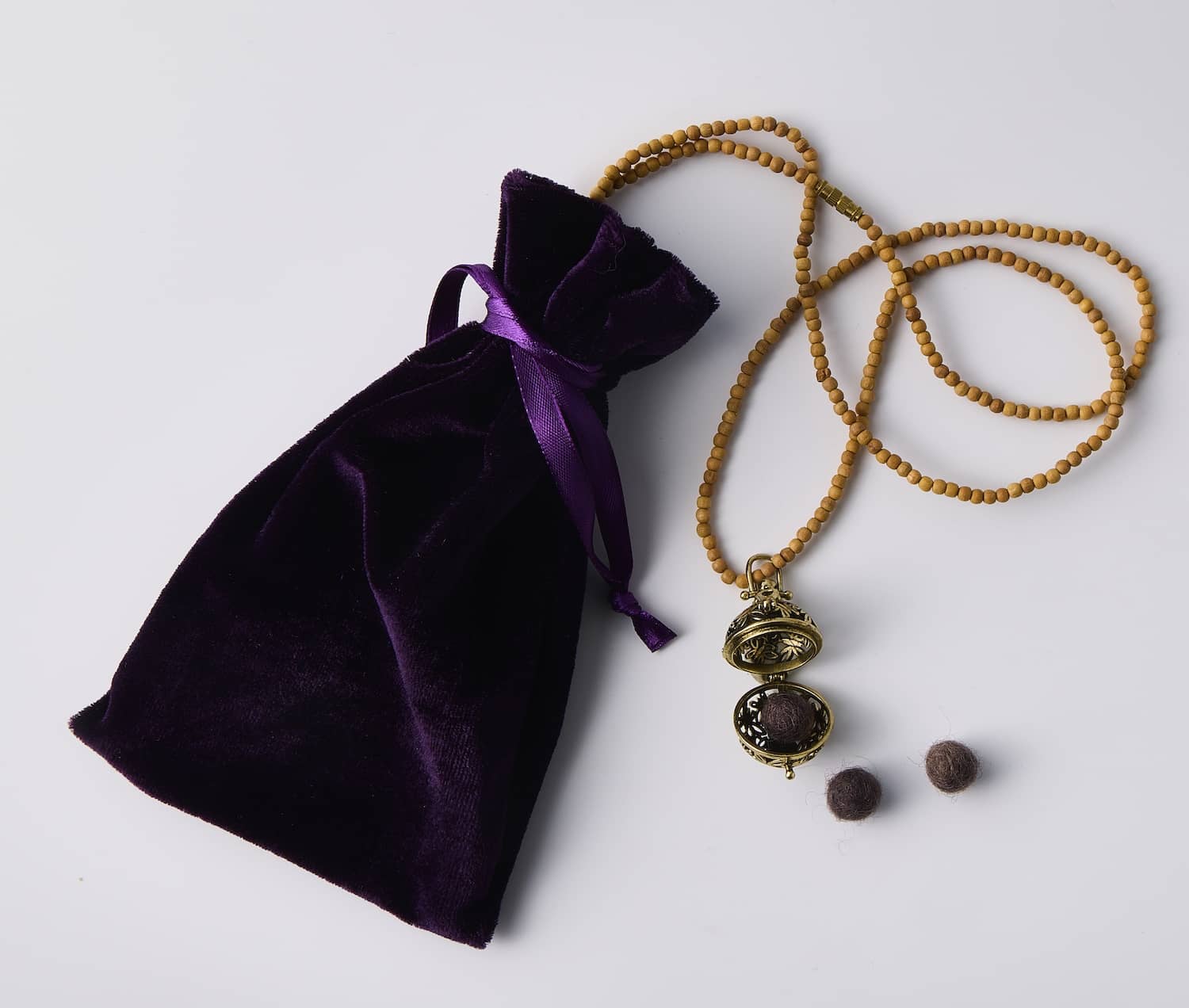 Saint & Sage Scented Pendant and Sandalwood Necklace